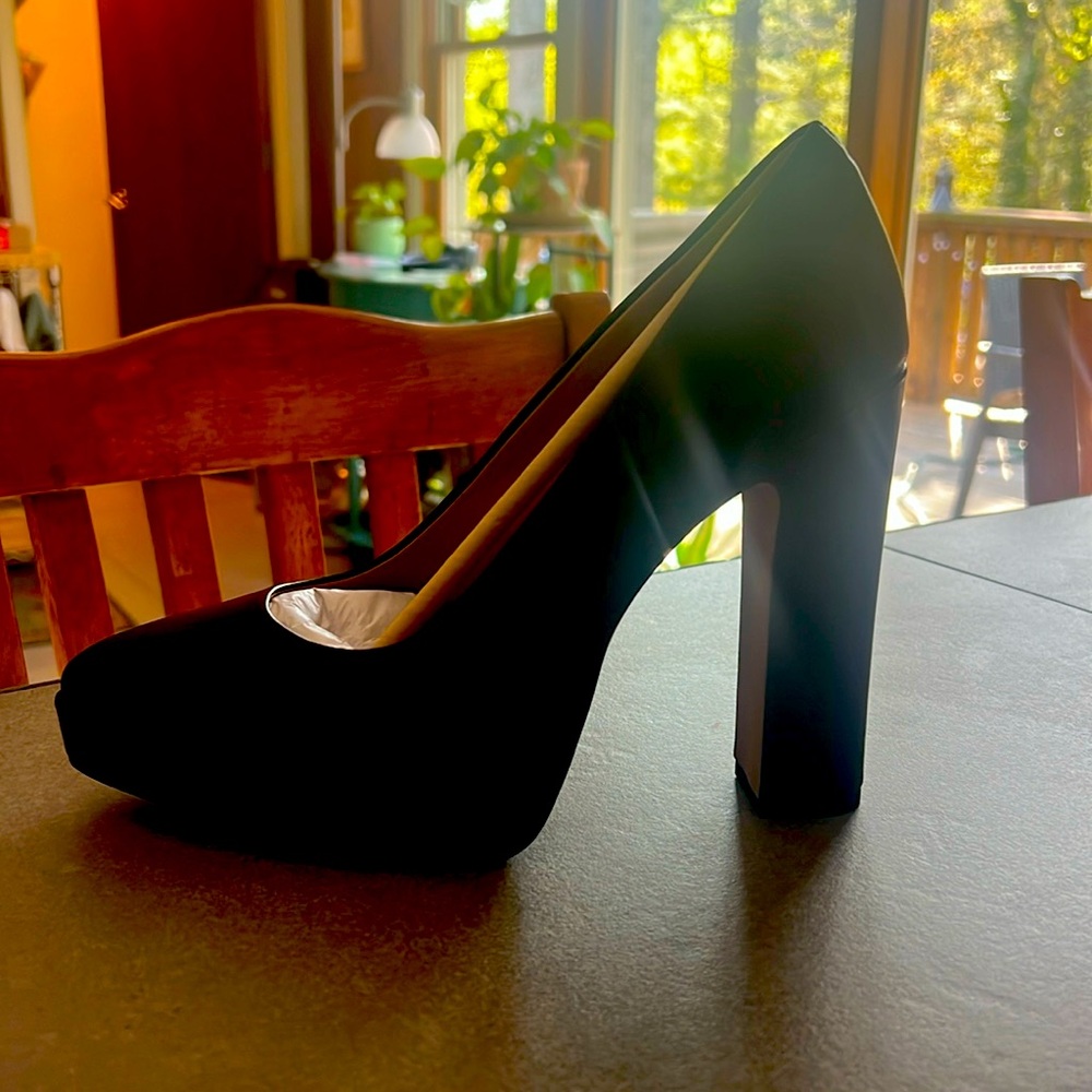 Jessica Simpson black pumps brand new
